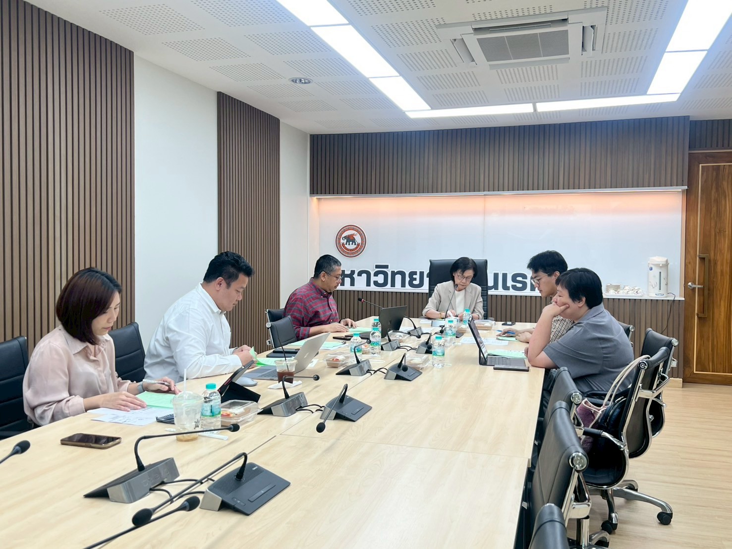 LINE_ALBUM_ประชุมคณะกรรมการบริหารจัดการผลงานวิจ_3.jpg